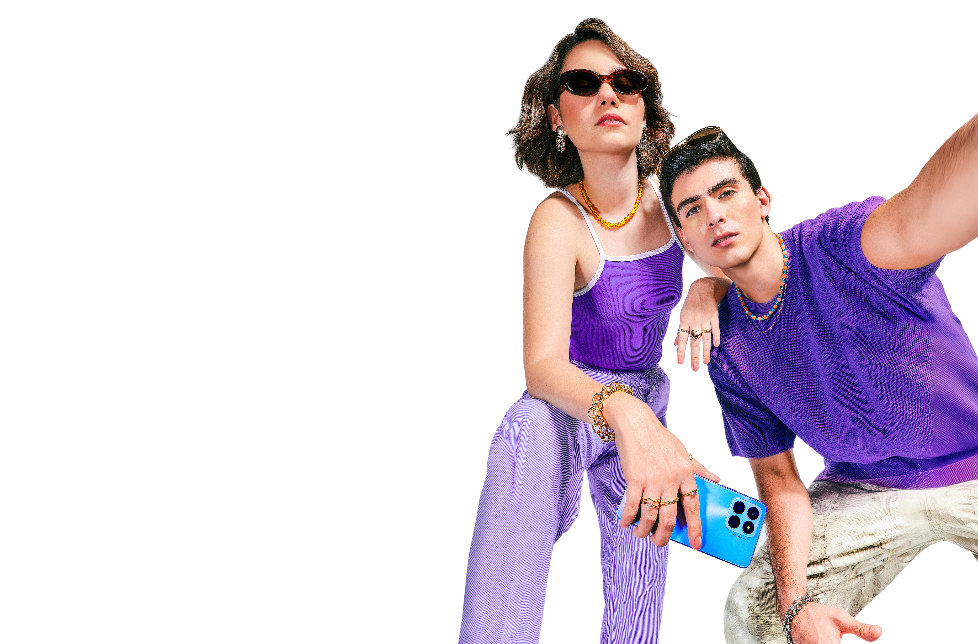 chicos cool con celulares gracias a Yevo